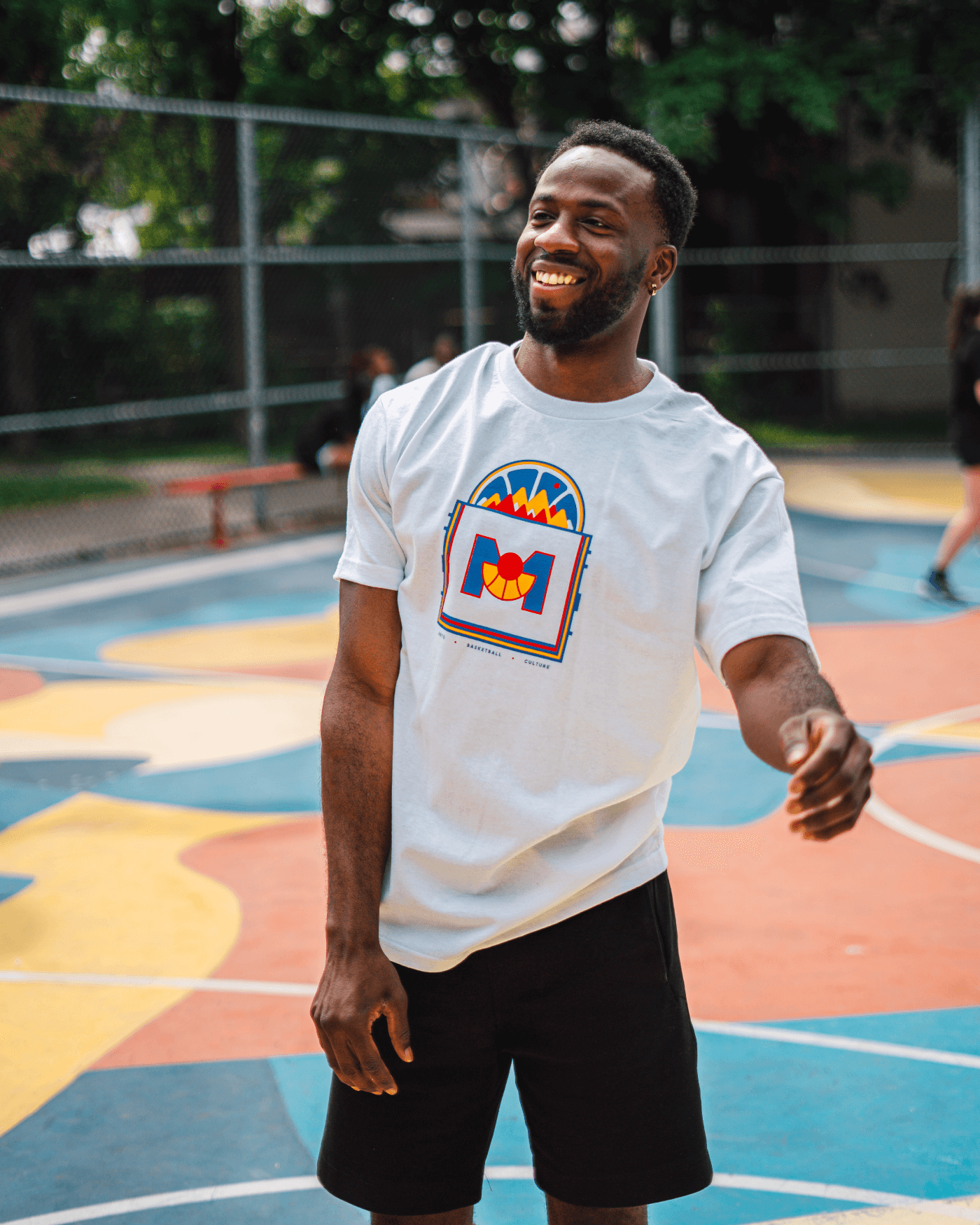 MONTAIN HOOPS. T-shirt unisex blanc